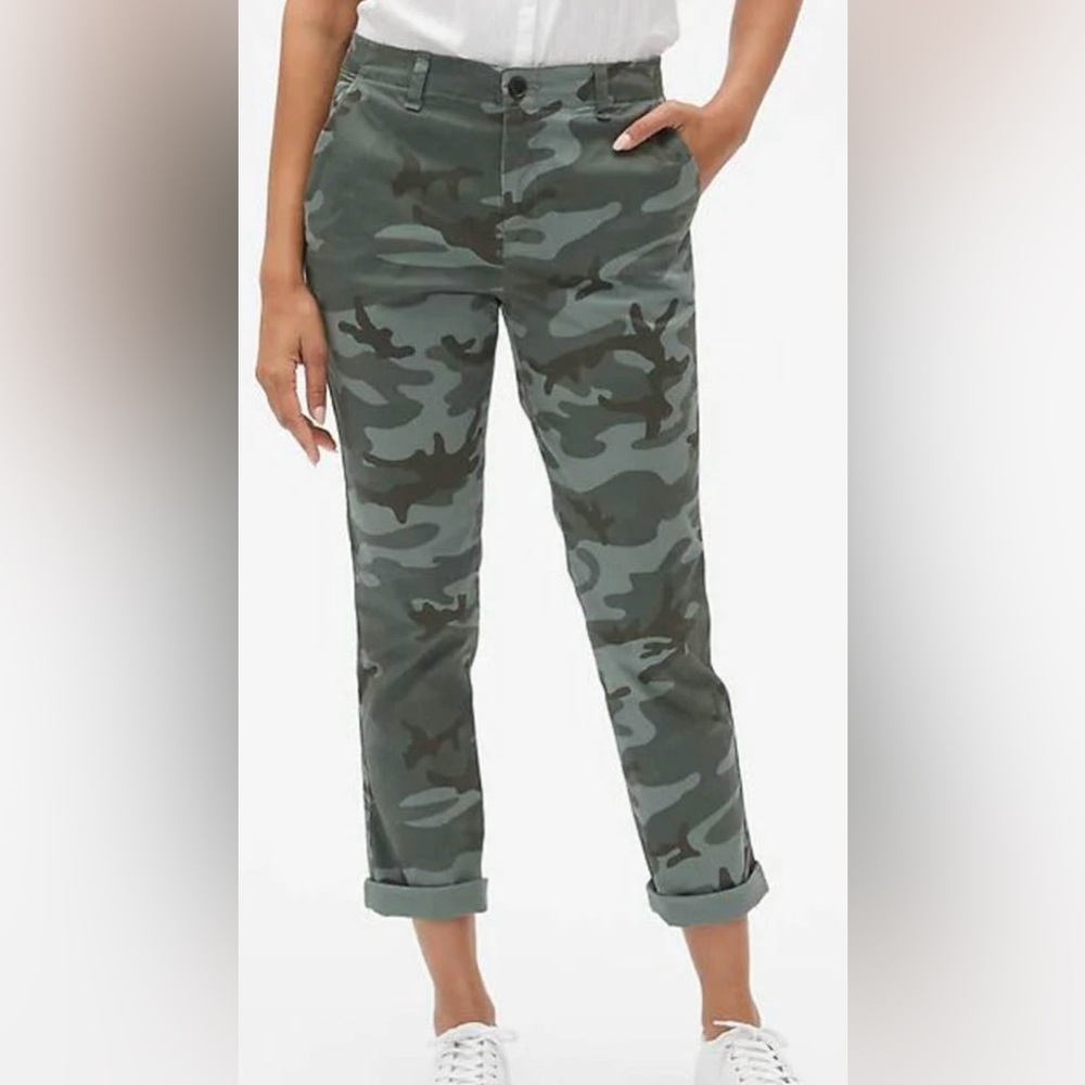 GAP Women”s  STRAIGHT  HIGH - RISE Olive Green Camouflage Pants Size 00